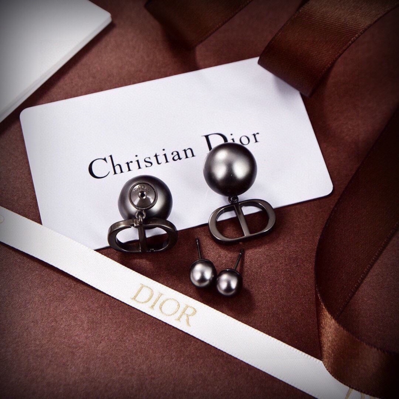 chr1st1an D10r earrings